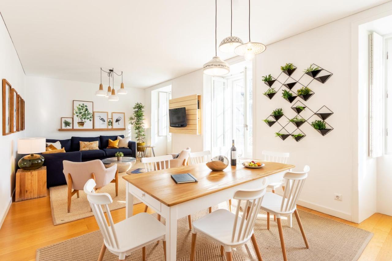 Joivy Chiado Self Check-In 2-Br Flat With Parking Apartment Lisbon Bagian luar foto