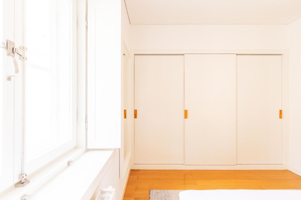 Joivy Chiado Self Check-In 2-Br Flat With Parking Apartment Lisbon Bagian luar foto