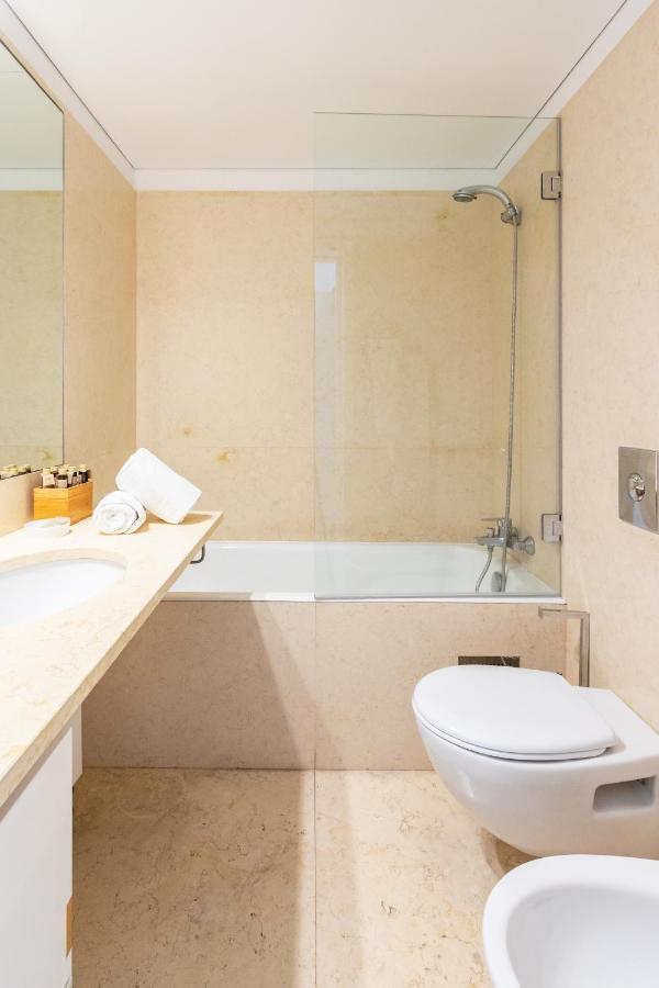 Joivy Chiado Self Check-In 2-Br Flat With Parking Apartment Lisbon Bagian luar foto