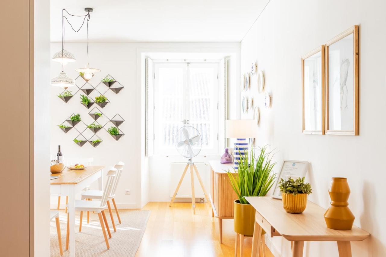 Joivy Chiado Self Check-In 2-Br Flat With Parking Apartment Lisbon Bagian luar foto